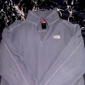 North face gray sweater. Can be unisex.